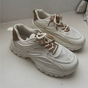 Chunky sneakers